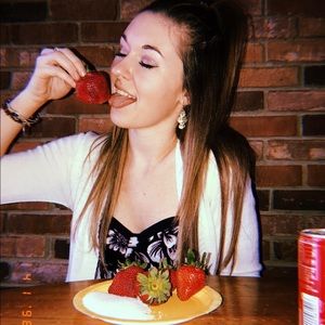 Meet your Posher, Alexis